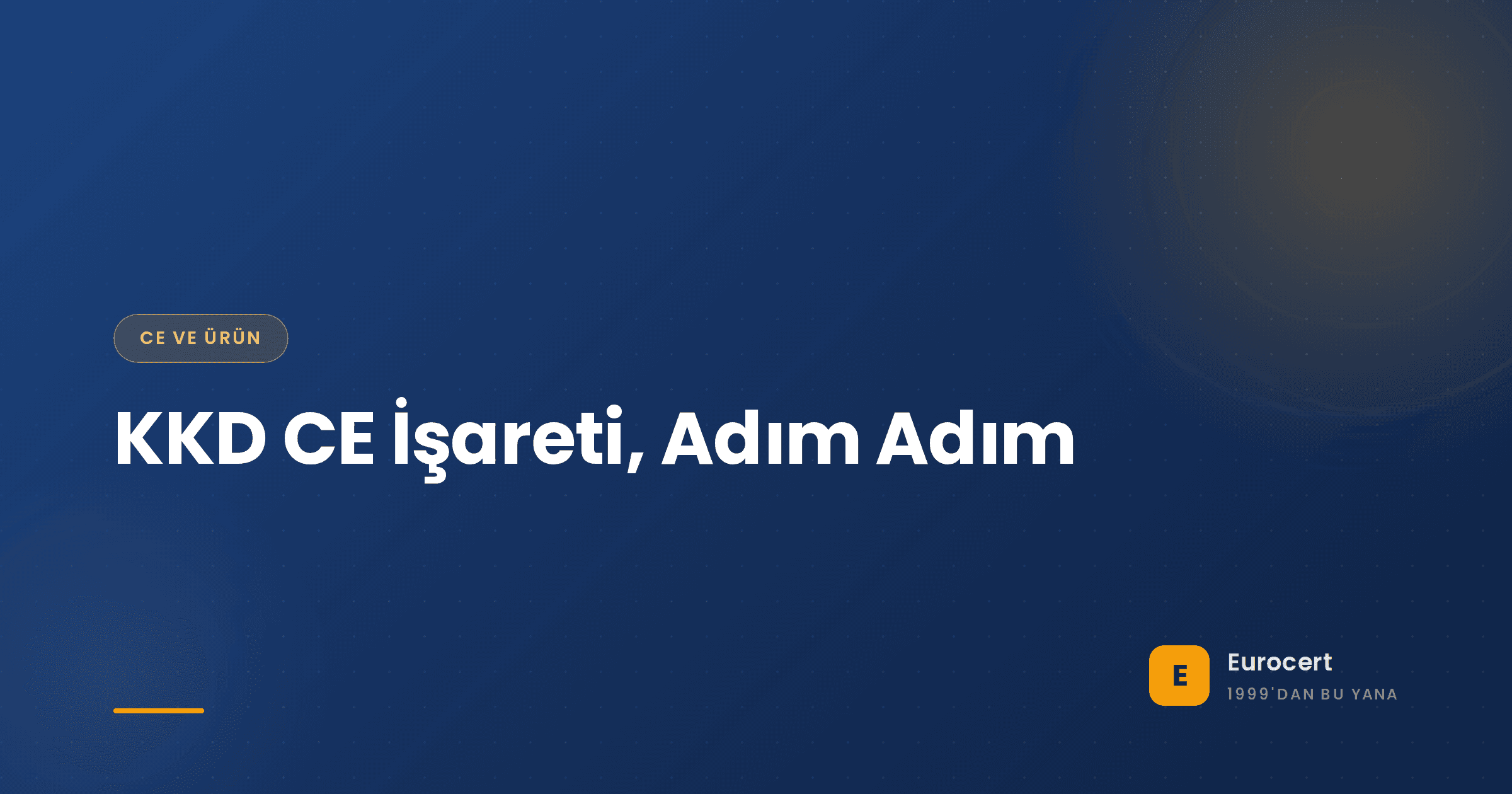 Sertifikalı kişisel koruyucu donanım giymiş bir çalışan; donanımın üzerinde CE işareti, KKD uygunluk yolunu temsil ediyor